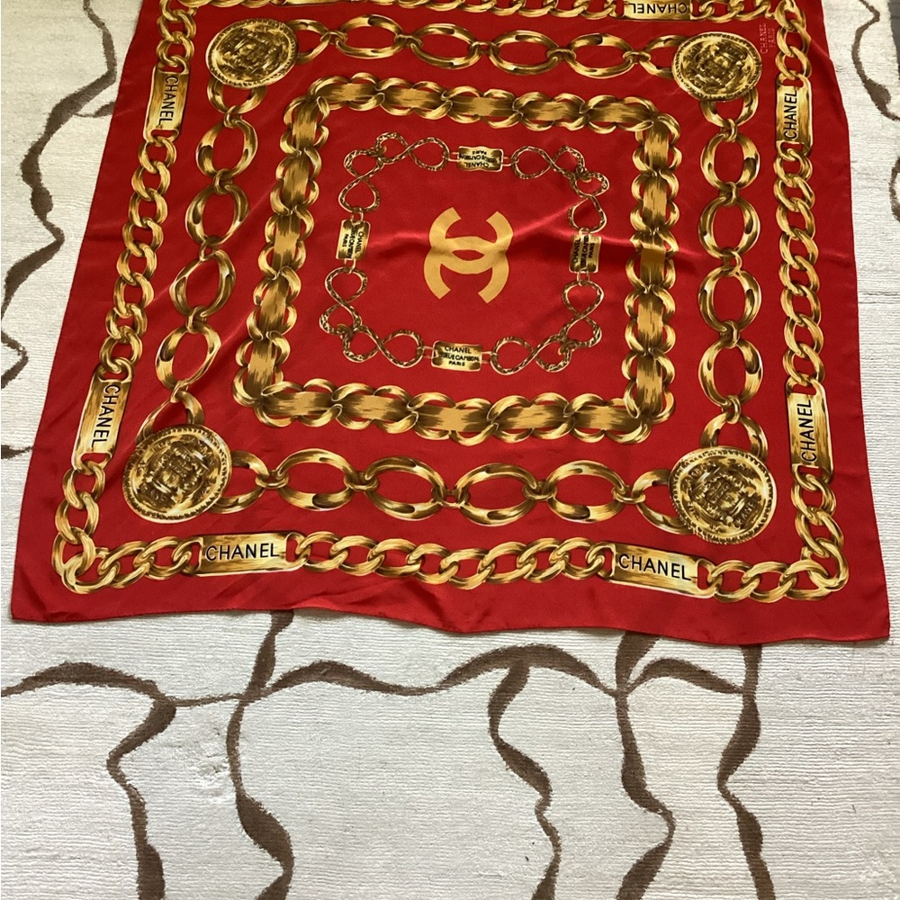 Chanel Luxurious Red and Gold Chain Scarf